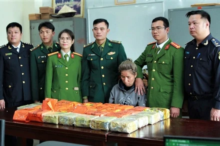 Đối tượng Bounhak SonLi Nhong bị cơ quan chức năng bắt giữ. (Ảnh: Công an Nghệ An)