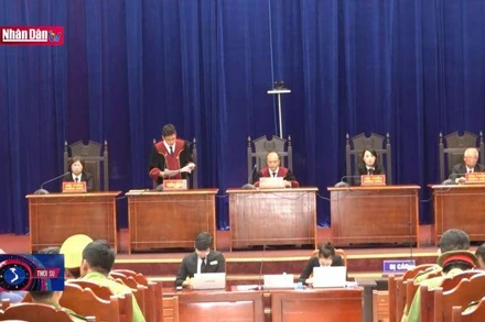 Tuyên phạt 74 bị cáo trong đường dây buôn lậu xăng