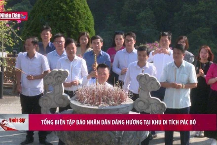 Tổng biên tập Báo Nhân Dân dâng hương tại Khu di tích Pác Bó
