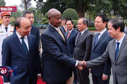 Chủ tịch nước chủ trì lễ đón và hội đàm với Tổng thống Uganda