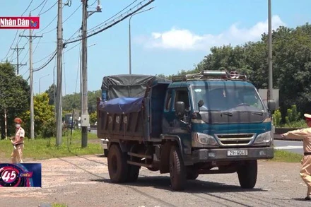 Khởi tố 5 đối tượng bảo kê cho xe quá tải qua trạm CSGT