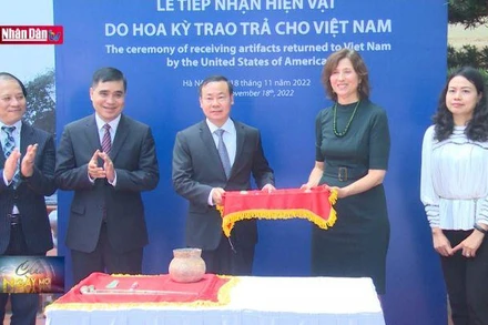 Tiếp nhận 10 hiện vật Hoa Kỳ trao trả cho Việt Nam
