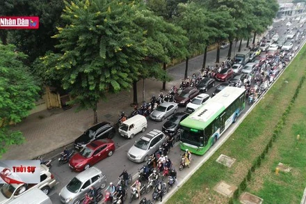 Cần tổ chức lại giao thông khu vực hầm chui Lê Văn Lương