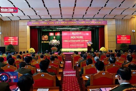 Thủ tướng: Bảo đảm an ninh quốc gia từ sớm, từa xa