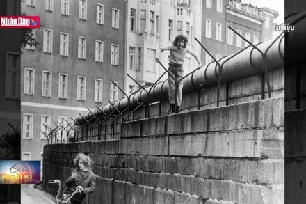 Bức tường Berlin sụp đổ