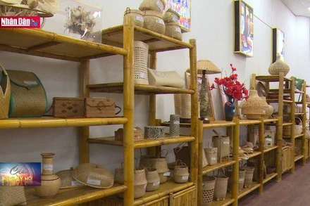 Xúc tiến sản phẩm thủ công mỹ nghệ và sản phẩm làng nghề
