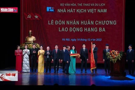 Chủ tịch nước dự 70 năm Nhà hát Kịch Việt Nam