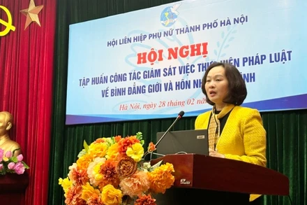 Phó Chủ tịch Thường trực Hội Liên hiệp Phụ nữ thành phố Hà Nội Phạm Thị Thanh Hương phát biểu khai mạc hội nghị. 