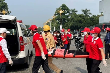 Diễn tập tình huống sơ cấp cứu.