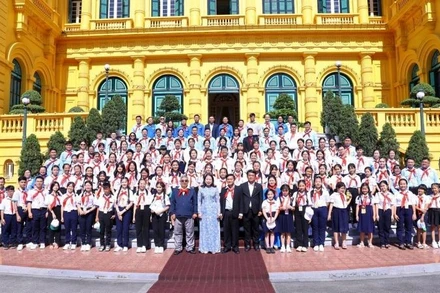 Phó Chủ tịch nước Võ Thị Ánh Xuân gặp mặt Đoàn đại biểu Cháu ngoan Bác Hồ tỉnh Bình Dương. 