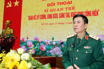 Trung tướng Đỗ Văn Thiện, Chính ủy Tổng cục Hậu cần-Kỹ thuật, chủ trì buổi đối thoại.