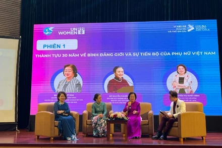 Các đại biểu chia sẻ tại Diễn đàn truyền thông liên thế hệ "Phụ nữ và Bình đẳng giới trong kỷ nguyên mới". 