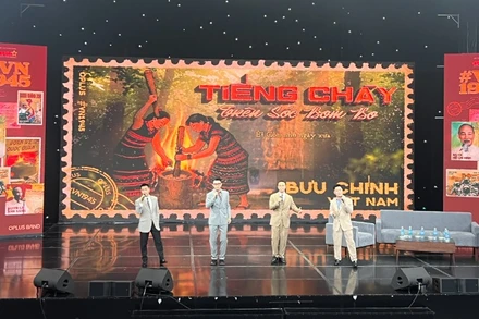 Nhóm nhạc OPlus trình diễn các ca khúc trong dự án #VN1945.