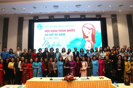 Các đại biểu tham dự chương trình. 