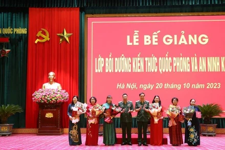 Lễ bế giảng Lớp bồi dưỡng kiến thức quốc phòng, an ninh khóa 92.