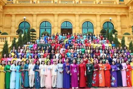 Phó Chủ tịch nước gặp mặt các đại biểu nữ chuyên trách Hội Liên hiệp Phụ nữ tiêu biểu các cấp. 
