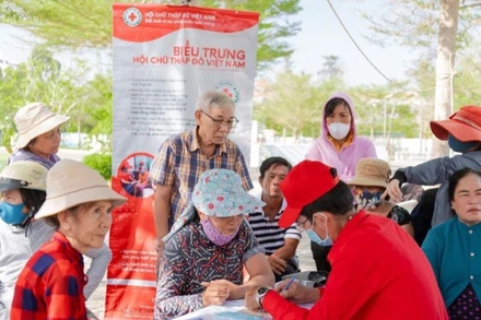 Khám bệnh miễn phí cho người dân trong Tháng Nhân đạo 2024 tại tỉnh Bình Thuận. 