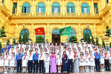 Phó Chủ tịch nước gặp mặt đội viên, thiếu nhi, phụ trách Đội tiêu biểu Thành phố Hồ Chí Minh.