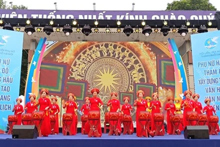 Màn trình diễn tại Liên hoan “Vũ điệu hòa bình - hữu nghị”.