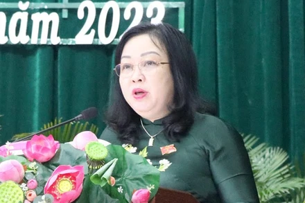 Đồng chí Cao Thị Hòa An, Phó Bí thư Thường trực Tỉnh ủy, Chủ tịch HĐND tỉnh Phú Yên phát biểu tại kỳ họp