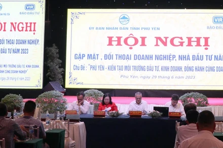 Quang cảnh hội nghị gặp mặt đối thoại doanh nghiệp, nhà đầu tư.