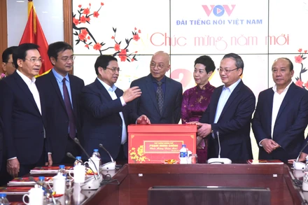 [Ảnh] Thủ tướng kiểm tra công tác ứng trực, bảo đảm thông tin tại 3 cơ quan thông tấn, báo chí