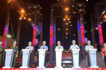 Lãnh đạo Thành phố Hồ Chí Minh, bộ, ngành nhấn nút phát lệnh làm hàng đầu Xuân Giáp Thìn 2024