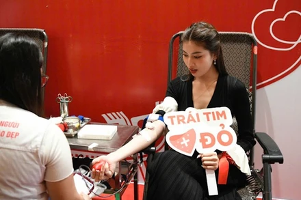 [Video] Gần 1.000 người tham gia hiến máu ngày Chủ nhật Đỏ