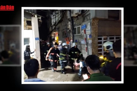 [Video] Cháy nhà ở Hà Nội, 3 người mắc kẹt tử vong