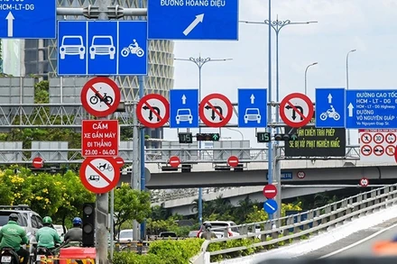 [Video] Xử lý dứt điểm bất cập đèn tín hiệu, biển báo giao thông trong tháng 4