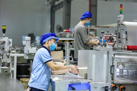 Sản xuất các mặt hàng văn phòng phẩm tại Công ty TNHH Deli Việt Nam ở Khu công nghiệp Yên Phong, tỉnh Bắc Ninh. Ảnh: DUY ĐĂNG.