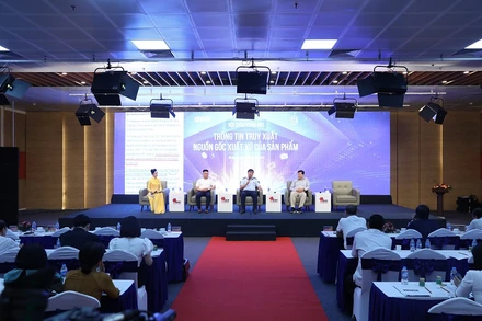 Các đại biểu thảo luận tại hội thảo khoa học Thông tin truy xuất nguồn gốc xuất xứ sản phẩm.