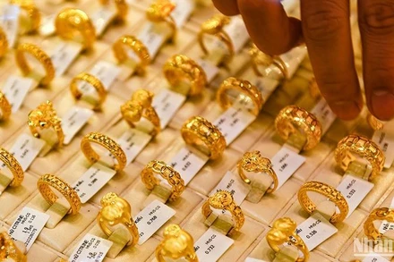 Giá vàng trong nước tăng mạnh.