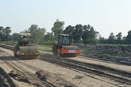 Thi công dự án Đường vành đai 4 Vùng Thủ đô. Ảnh Duy Linh