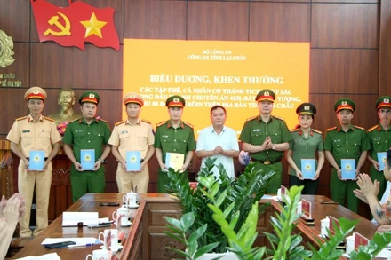 Lãnh đạo UBND tỉnh Lai Châu biểu dương, khen thưởng các lực lượng phá chuyên án.