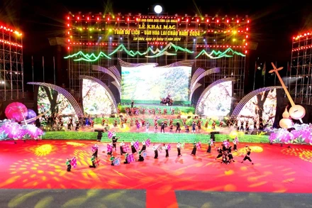 Màn nghệ thuật tại đêm khai mạc Tuần Du lịch-Văn hóa Lai Châu 2024.