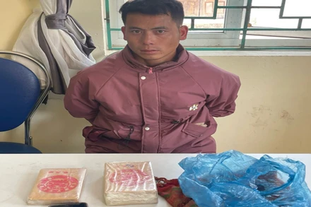 Đối tượng Phá A Lử và tang vật của vụ án. (Ảnh: Công an Lai Châu)