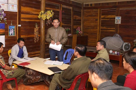 Công tác luân chuyển cán bộ vừa tạo môi trường rèn luyện cho cán bộ, vừa tăng cường nguồn lực cho cơ sở còn gặp khó khăn.