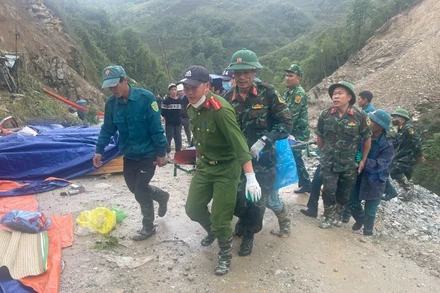 Vụ sạt lở đất tại xã Sì Lở Lầu huyện Phong Thổ làm 5 người chết, 4 người bị thương.