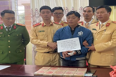 Đối tượng Sở bị bắt cùng tang vật vụ án khi đang trên đường vận chuyển ma túy đi tiêu thụ.