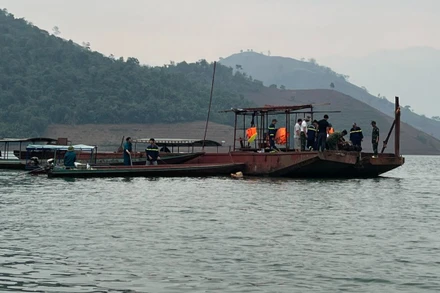 Gần 400 người đã được huy động để tìm kiếm các nạn nhân.