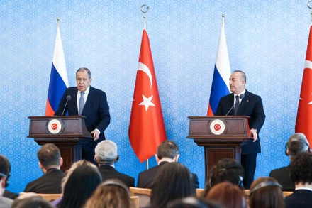 Bộ trưởng Ngoại giao Nga và Bộ trưởng Ngoại giao Thổ Nhĩ Kỳ. (Ảnh: TASS)