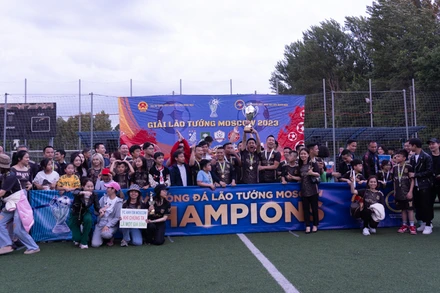 FC Anh em Moscow vô địch Giải bóng đá lão tướng 2023. (Ảnh: THANH THỂ)