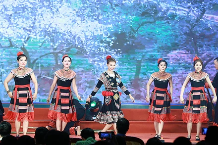 Một trong những màn trình diễn kỹ năng của các thủ lĩnh thanh niên Khối Doanh nghiệp Trung ương.