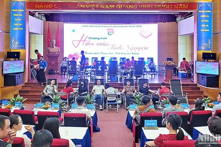 Ngày hội thu hút hàng nghìn bạn trẻ đến hiến máu tình nguyện.