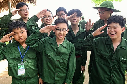 Các chiến sĩ "nhí" khóa 1 và 2 hào hứng tham gia “Học kỳ quân đội - Những bước chân Phù Đổng”.