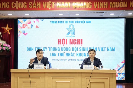 Các đồng chí chủ trì Hội nghị.