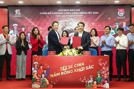 Đại diện 2 bên ký kết hợp tác chương trình “Tết sẻ chia, năm Rồng khởi sắc". 