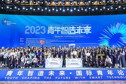 Đoàn đại biểu thanh niên các quốc gia tại Lễ khai mạc Trại hè thanh niên Thành phố kết nghĩa Bắc Kinh, Trung Quốc năm 2023 và Chương trình trao đổi thanh niên BRICS+.