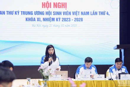 Phó Chủ tịch Thường trực Hội Sinh viên Việt Nam Hồ Hồng Nguyên điều hành Hội nghị.